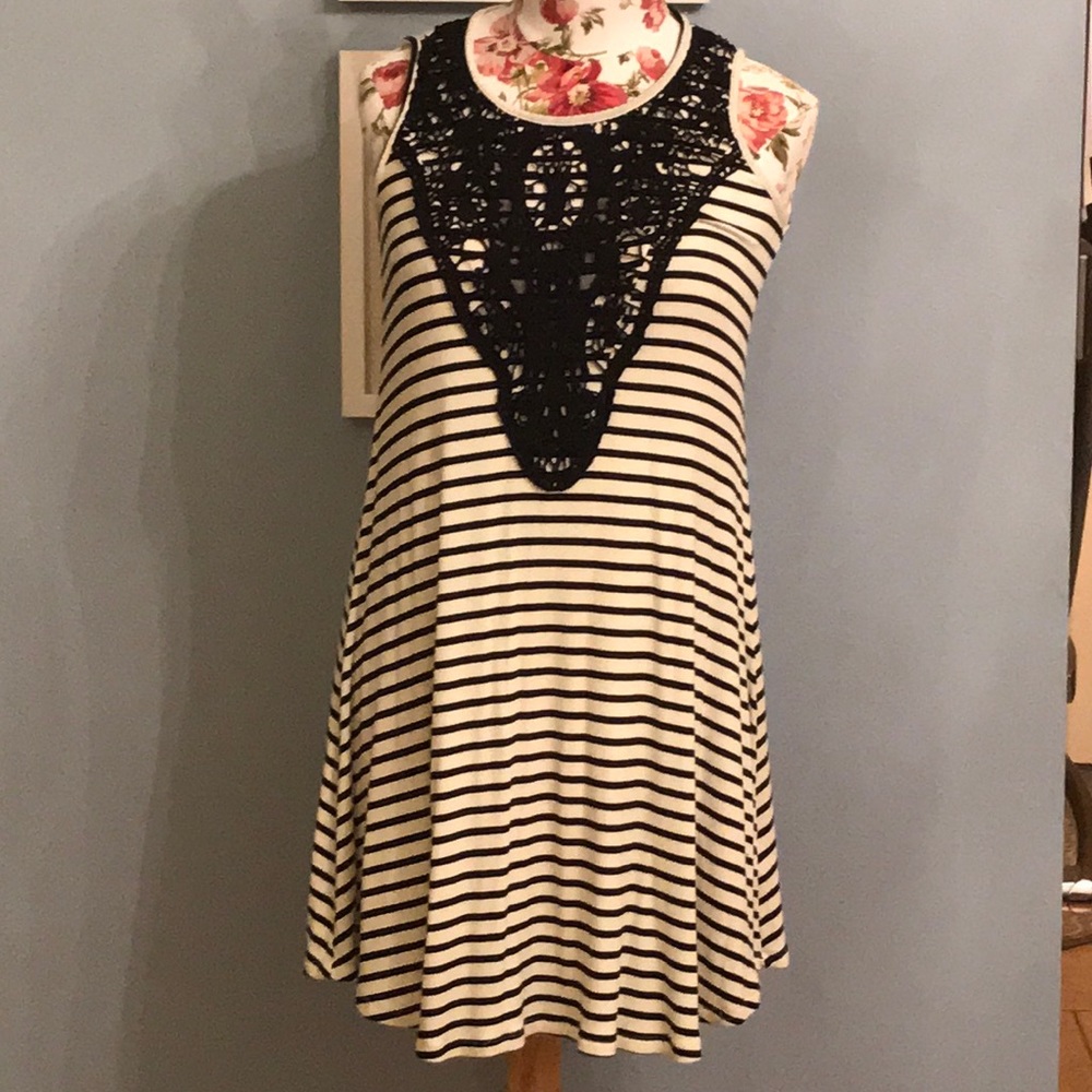 Black and cream ribbed dress